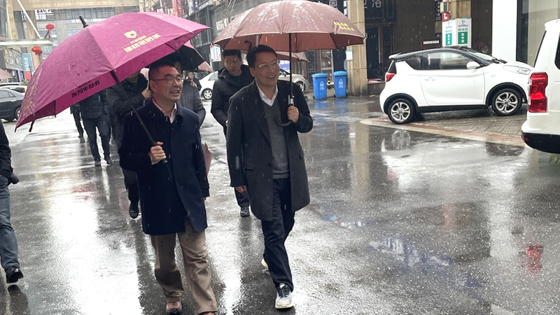 武義縣委常委、副縣長(zhǎng)邱凌云一行調(diào)研龍游國際建材家居城